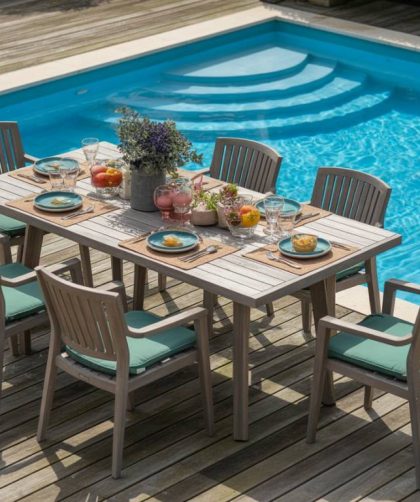 Créer un coin repas extérieur convivial près de sa piscine : idées d’aménagement et conseils pratiques