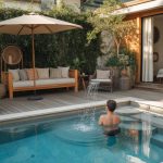 Comment créer un espace bien-être autour de sa piscine : douche solaire, spa, et zone de relaxation