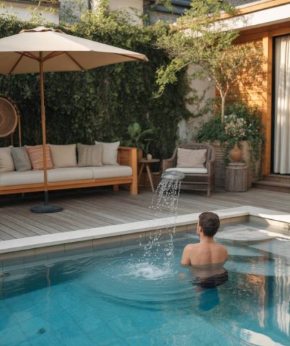 Comment créer un espace bien-être autour de sa piscine : douche solaire, spa, et zone de relaxation